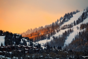 Top 3 Incredible Winter Getaway Locations For Renting a Ski House