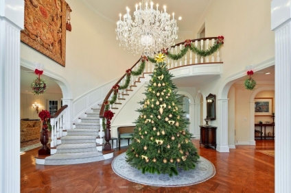 Using Digital Tech Tools to Hide the Holly, Sell Quickly and Be Jolly