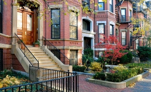 Benefits of living in a Luxury Condo than Purchasing a House Abroad