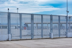 Understanding Commercial Security Fence Installation and Costs
