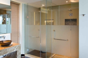 Elegant Shower Door Options for High-End Bathrooms