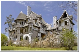 Top 10 Haunted Homes – Would You Buy a Haunted Home?