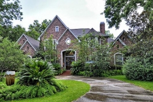 Is This The Ultimate Example Of 'What Not To Do' When Listing Your House For Sale?