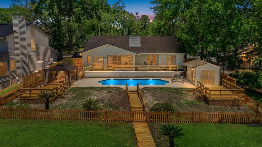 Florida Multi-Generational Resort Style Living!